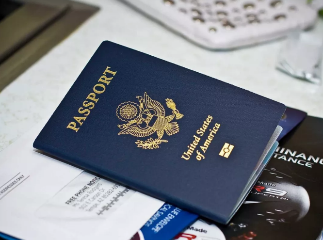 入籍宣誓后首次怎样申请美国护照？