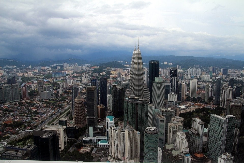 注册香港公司与大陆公司年审哪里不一样？